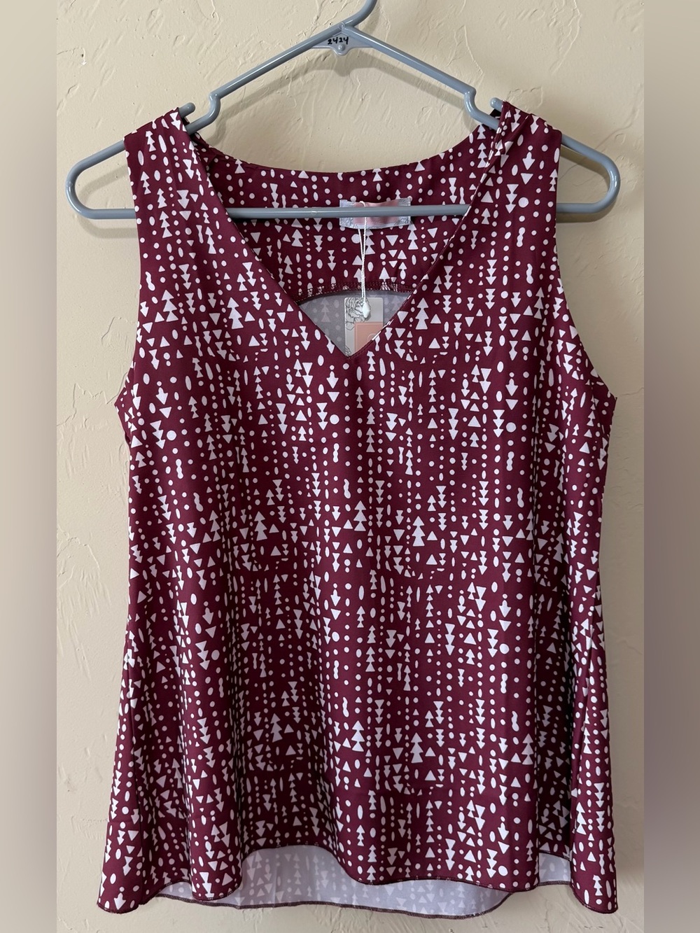 Sleeveless V-Neck Burgundy Geometric-Print Camisole